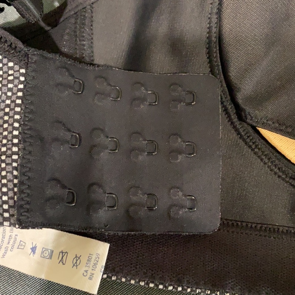 Lululemon - Picture 5 of 7